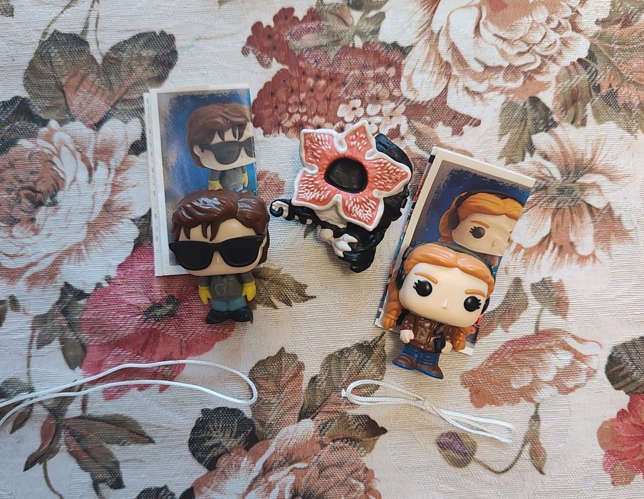 Stranger things kinder joy