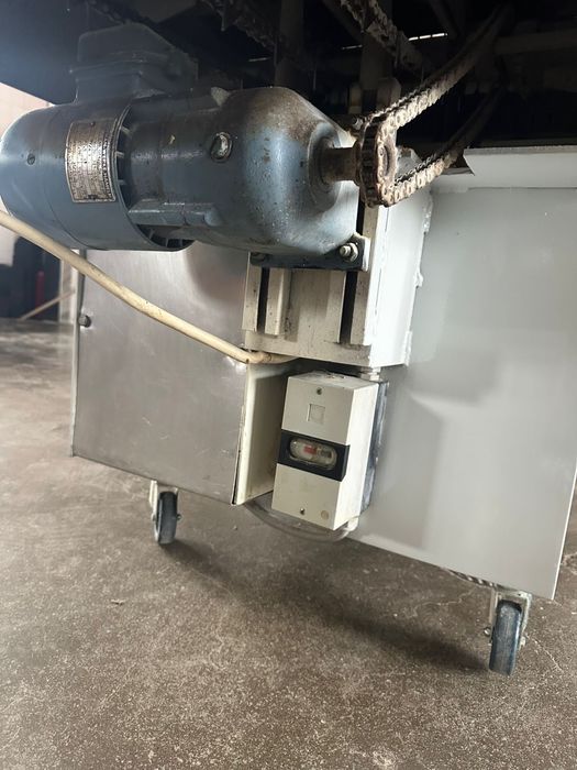 Vând feliator de pâine