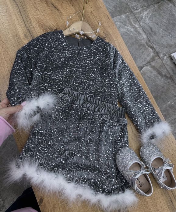 Продам нарядный комплект с пайетками