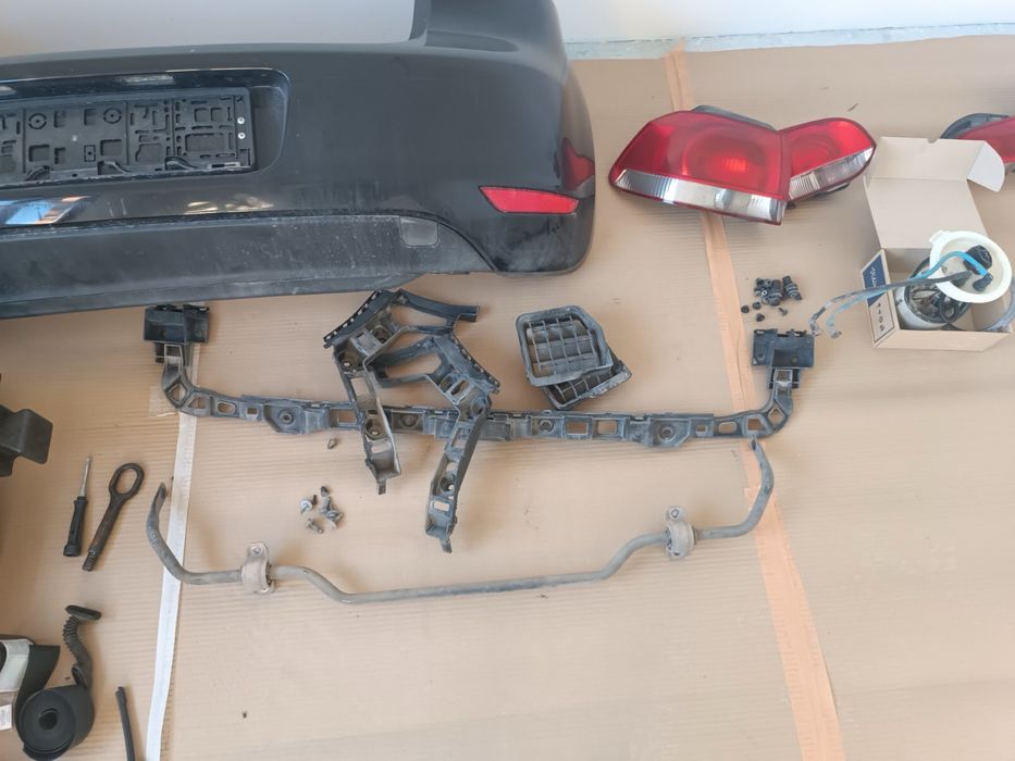 Авточасти за Vw Golf 5/6-Броня,стопове,резервна гума и др.
