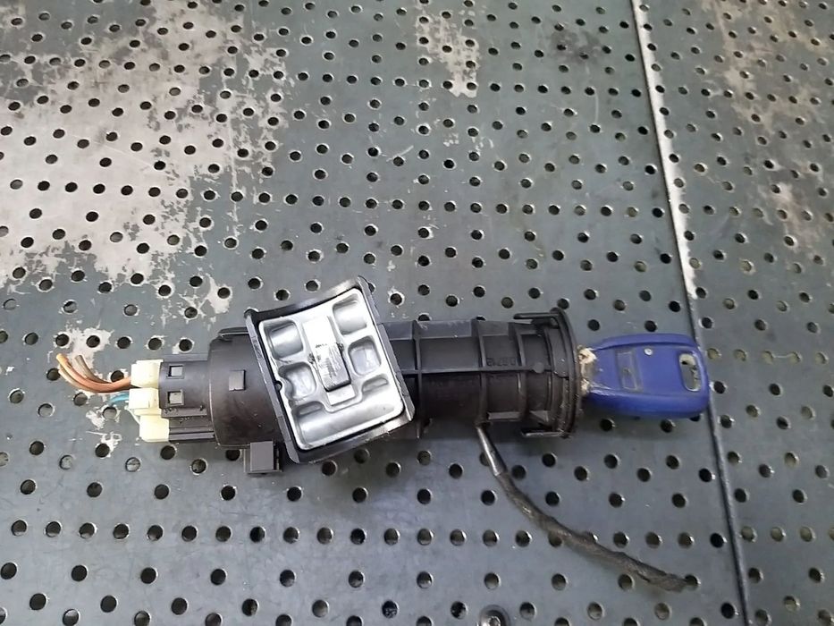 Contact auto cu cheie fiat punto 188