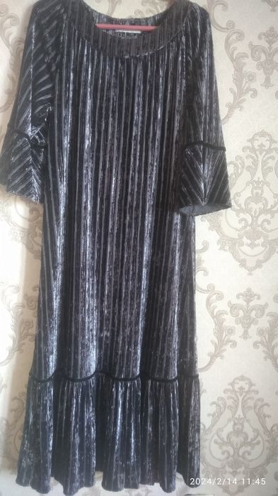 Продам женские платья