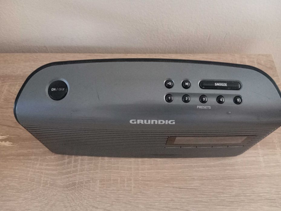 Grundig - преносимо радио с цифров тунер
