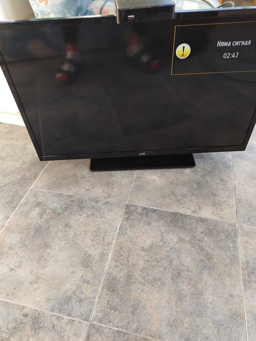 Телевизор JVC, 32инча, лед,2бр,Нео 24инча,1бр Metz 32инча с интернед