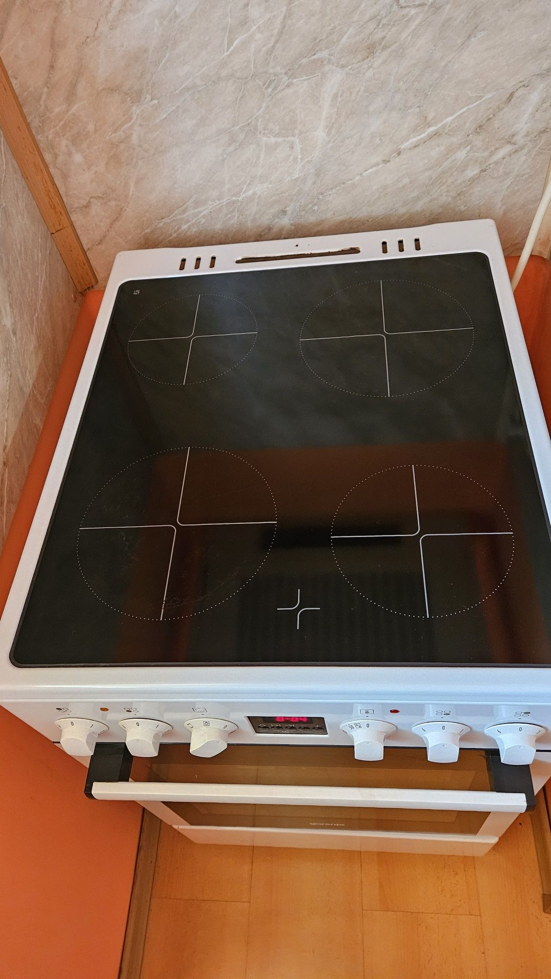 Фурна Gorenje стъклокерамична