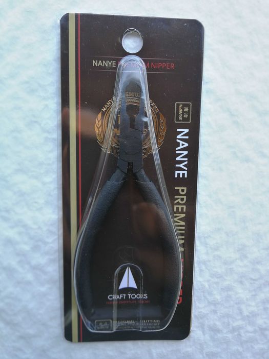 Продава клещи за вадене на пластм. фиксат. щипки в багажника на ТОЙОТА