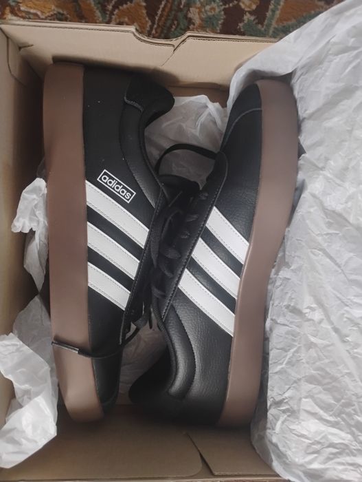 Adidas LV court 3.0