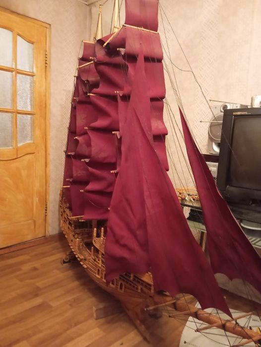 Алые  паруса  продам