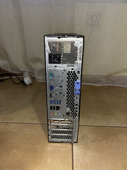 Lenovo m72e desktop computer