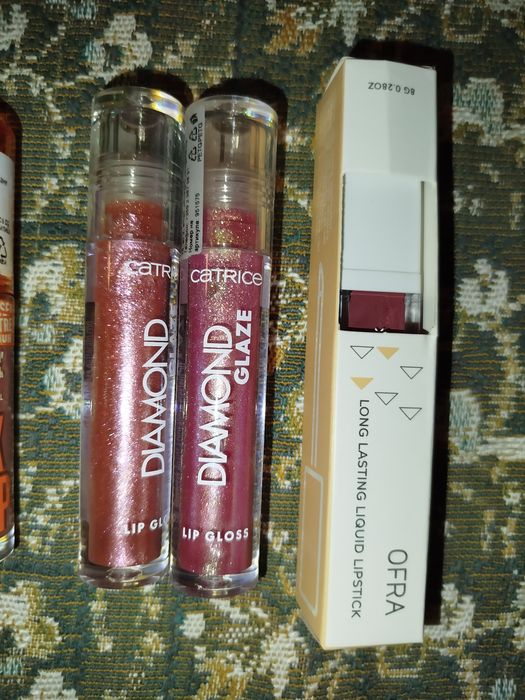 Козметика гланцове и червила