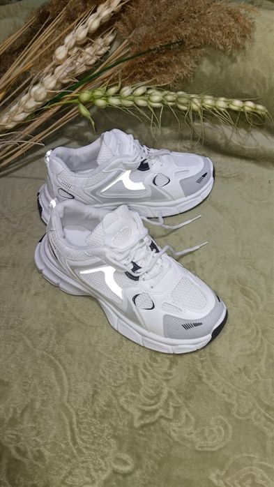 Продам кросовки новые