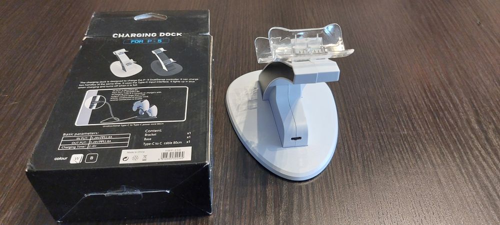 Vând charging dock PS 5