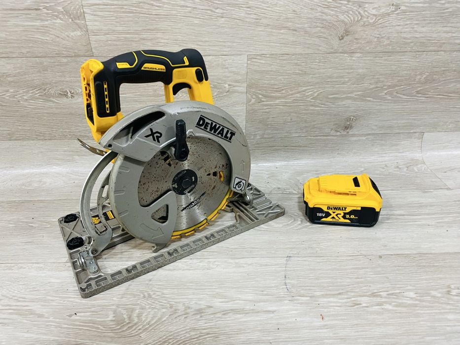 Circular Dewalt DCS572