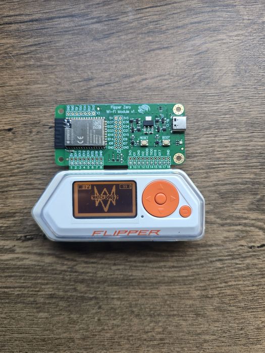 Комплект Flipper Zero + видеоуроци на български език