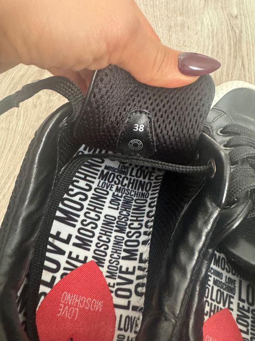 Moschino кецове размер 38