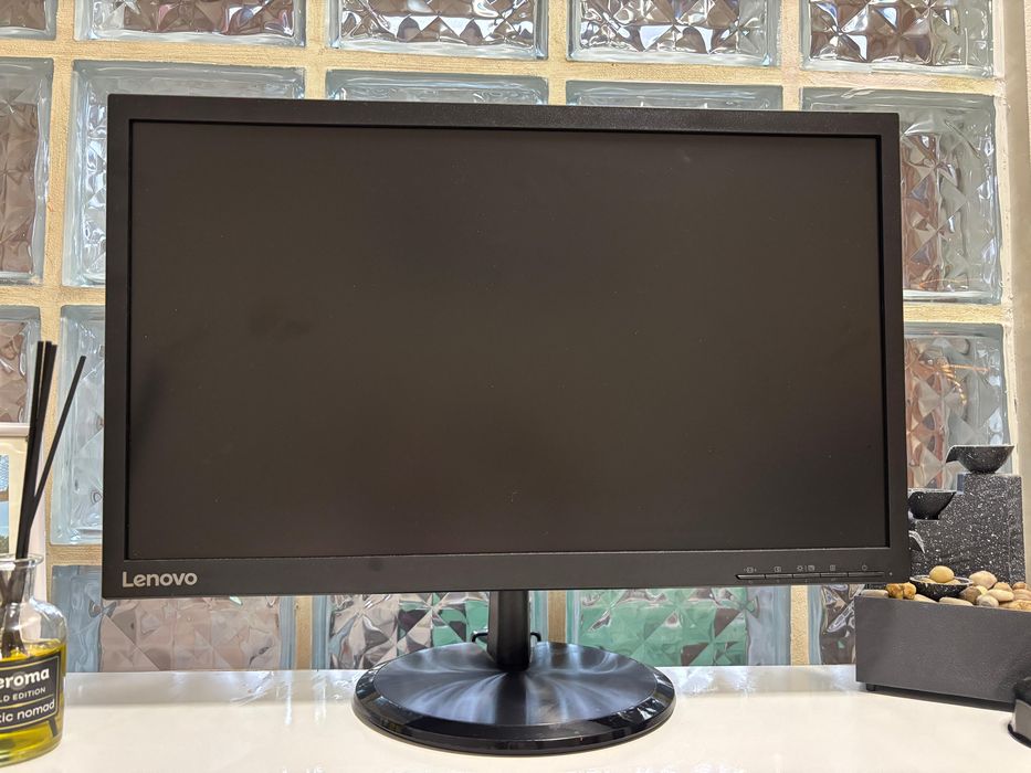 Vand Monitor Lenovo 75Hz