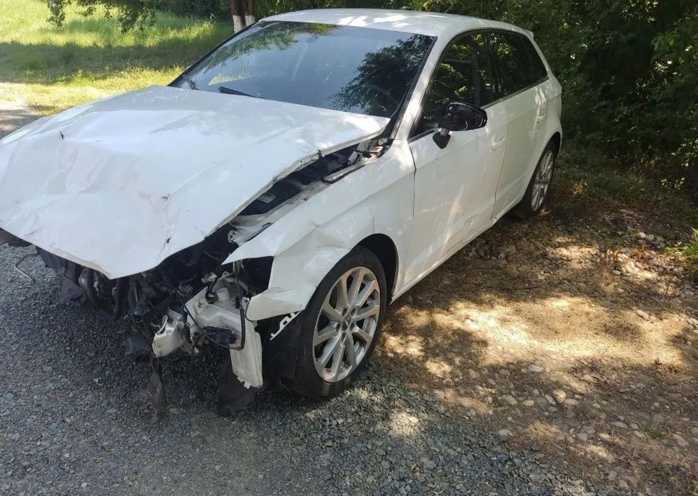 Audi A3 2018 63.000 km multe dotări avariat