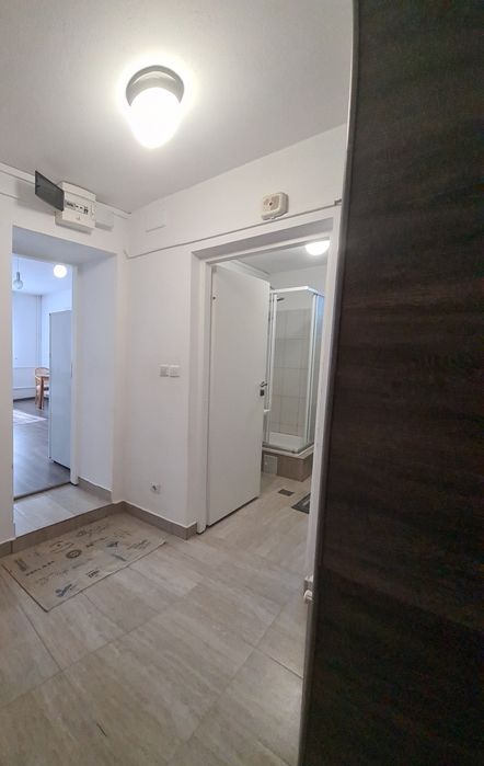 Garsonieră  mare la curte cu utilitățile  incluse