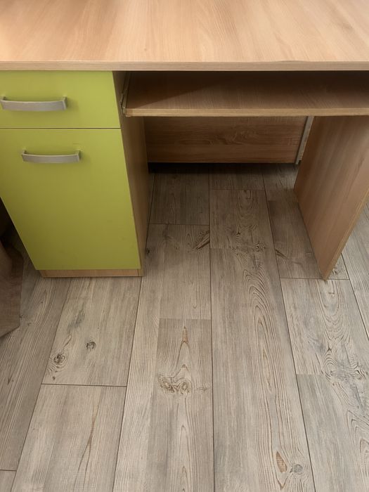 ученическо бюро с два шкафа