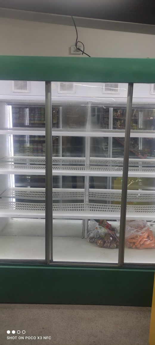 Холодильник продаем для магазина