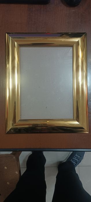 Ramka sotiladi va hohlagan razmerda yasab beriladi