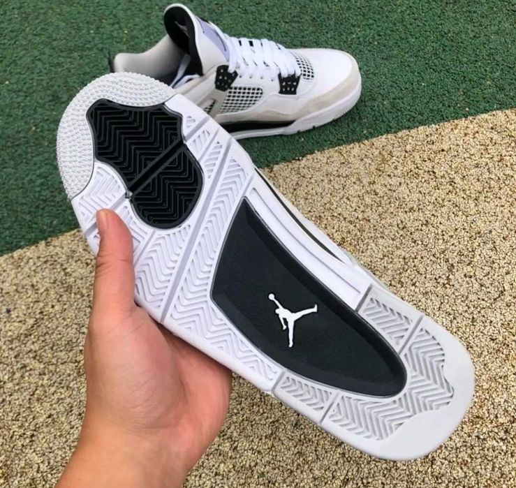 Jordan 4 Retro Military Black EU39