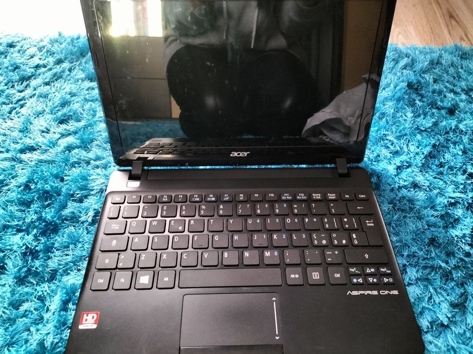 3 Laptop-uri uzate  dezmembrari