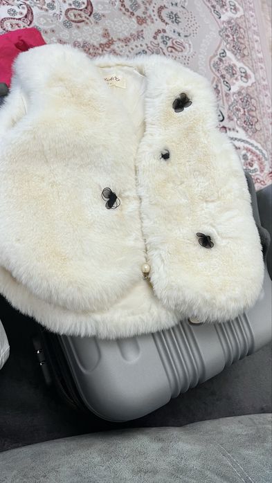 Продам жилетку для девочки