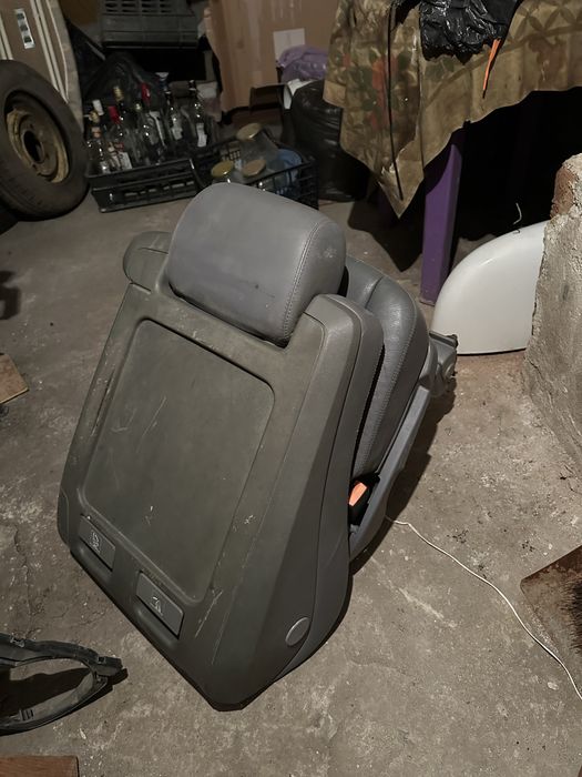 Кожени седалки и разгъваща масичка за Мерцедес Вито