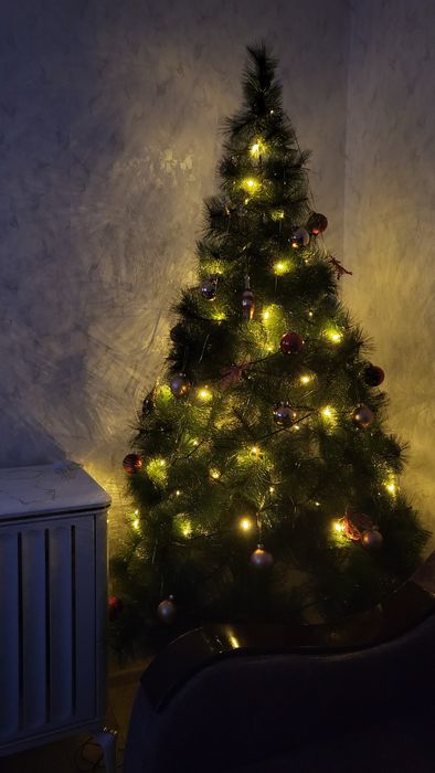 Продам елку искусственную