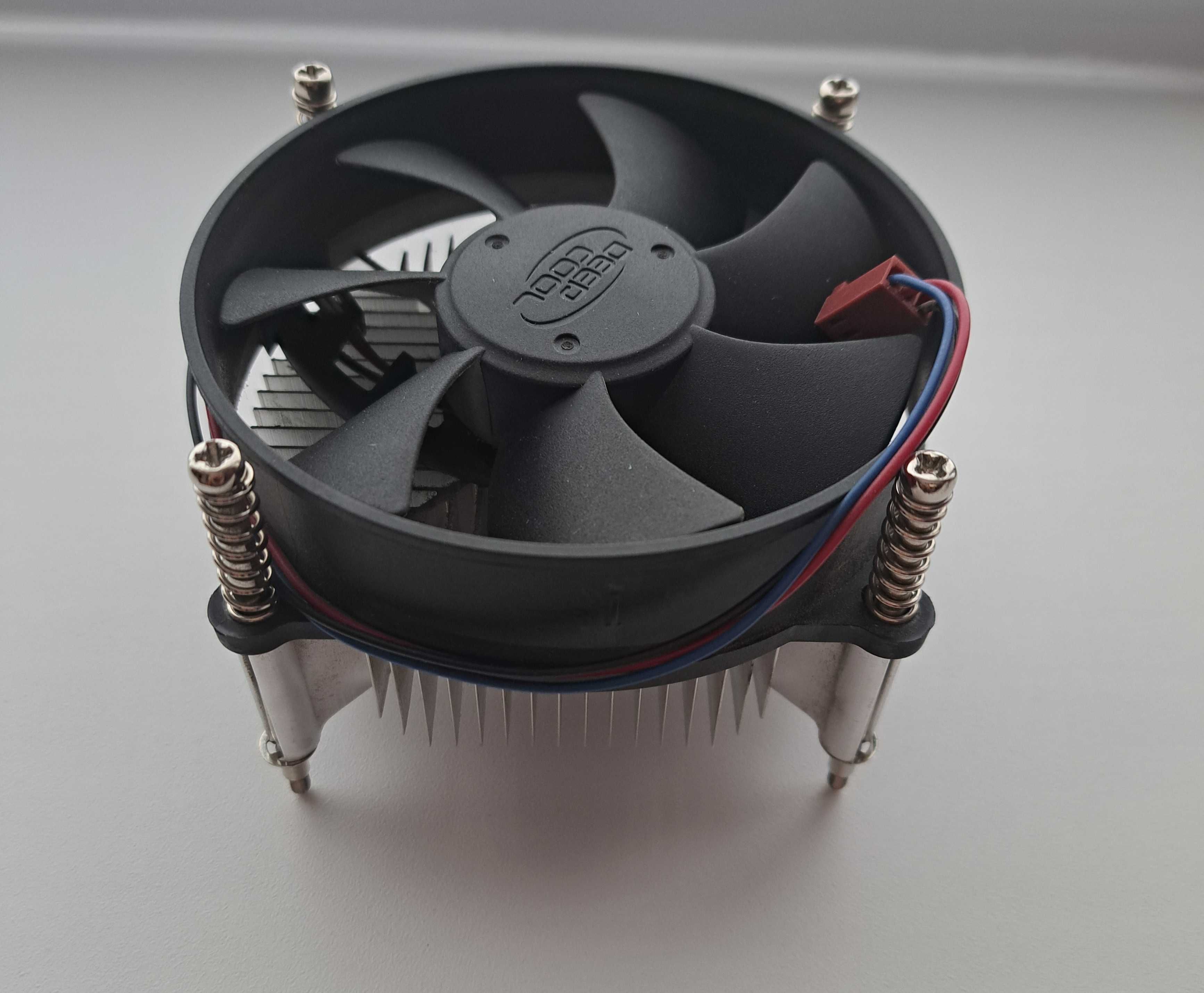 Башенный кулер DeepCool.