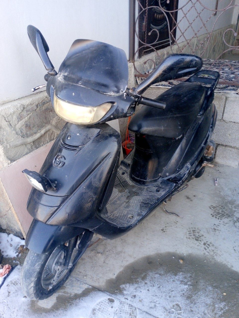 Motosikil sotiladi holati zor