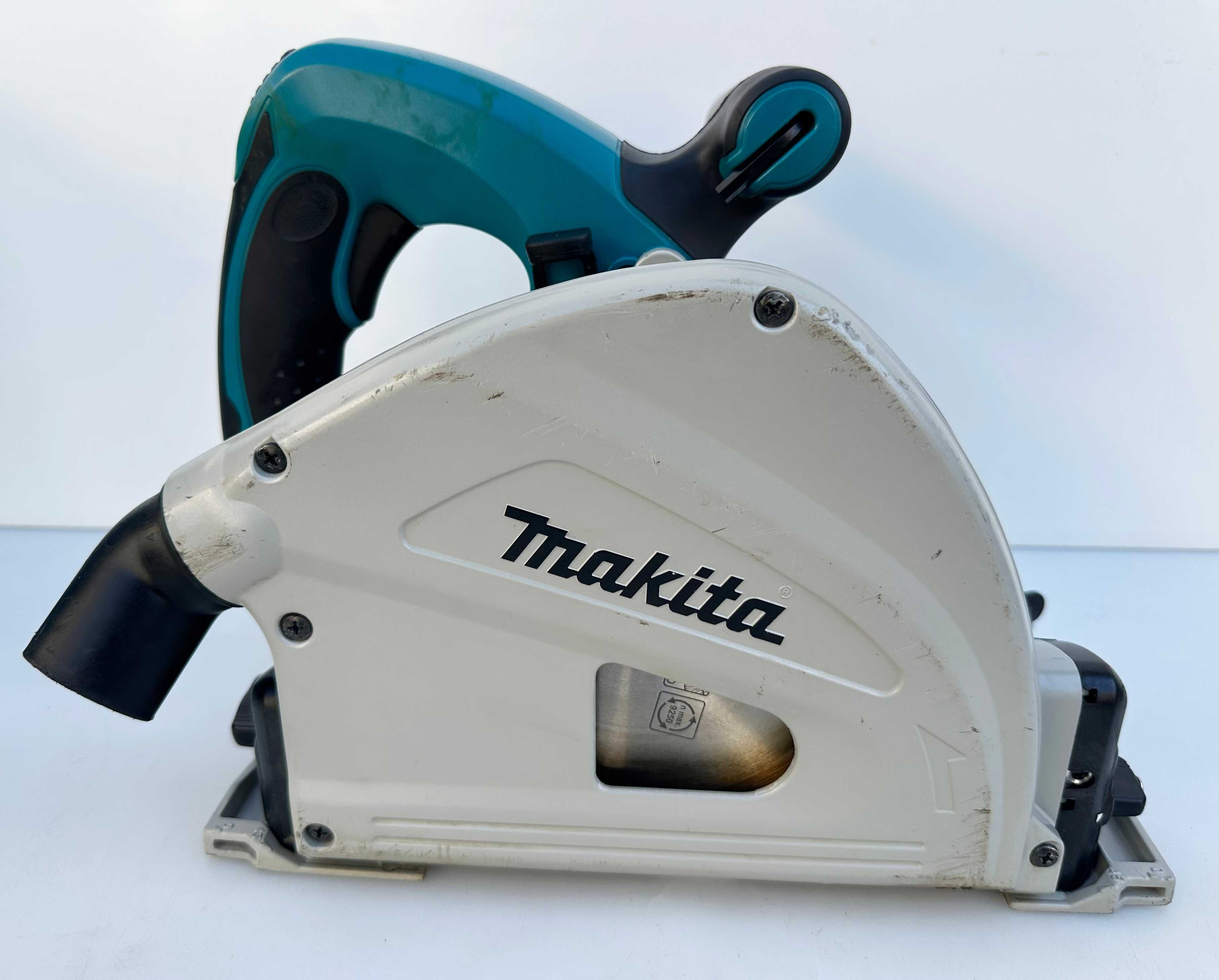 Makita SP6000 - Потапящ циркуляр 1300W перфектен!