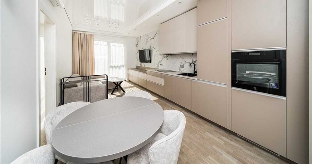 Дава се под наем Двустаен апартамент в Бургас, Славейков - 67 кв.м за 459 € - Снимка #1