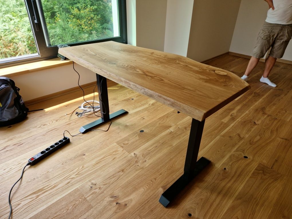 Бюро с ел.регулируема височина/Height-adjustable electric desk