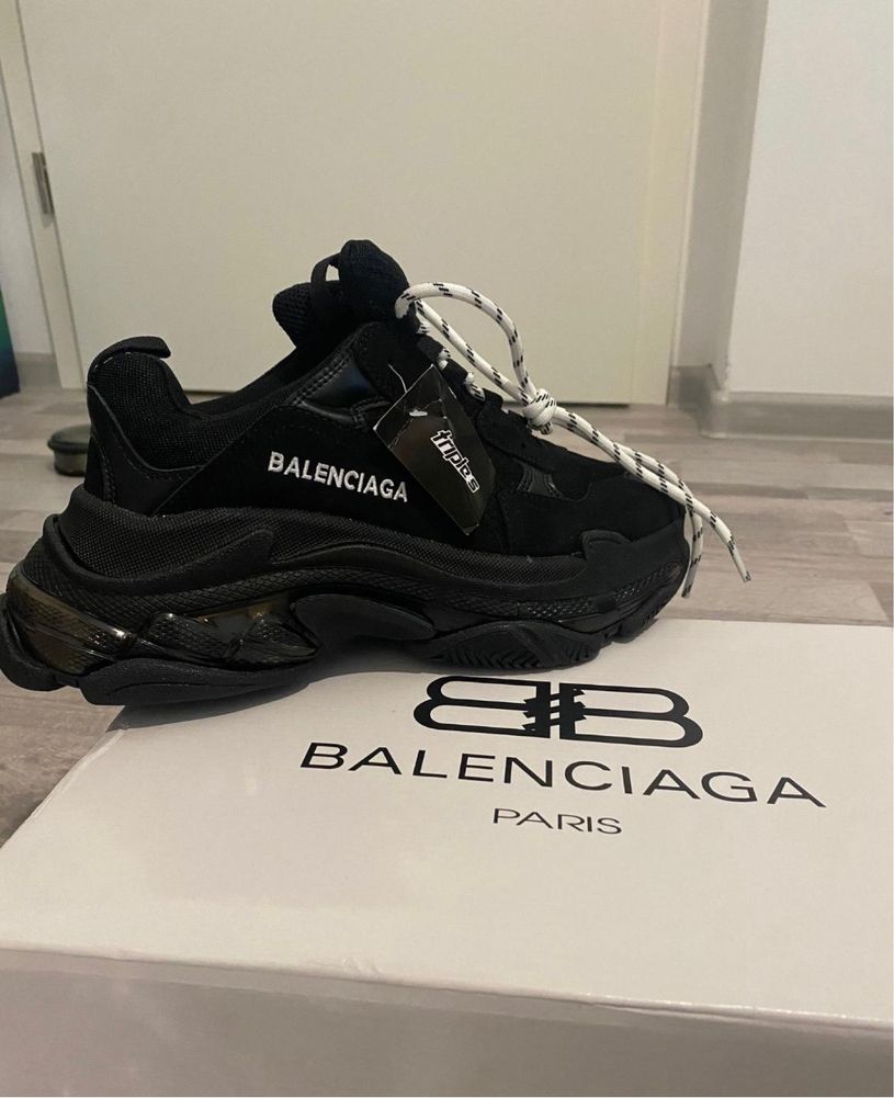 Vand adidasi sneakers BALENCIAGA 42 De barbati