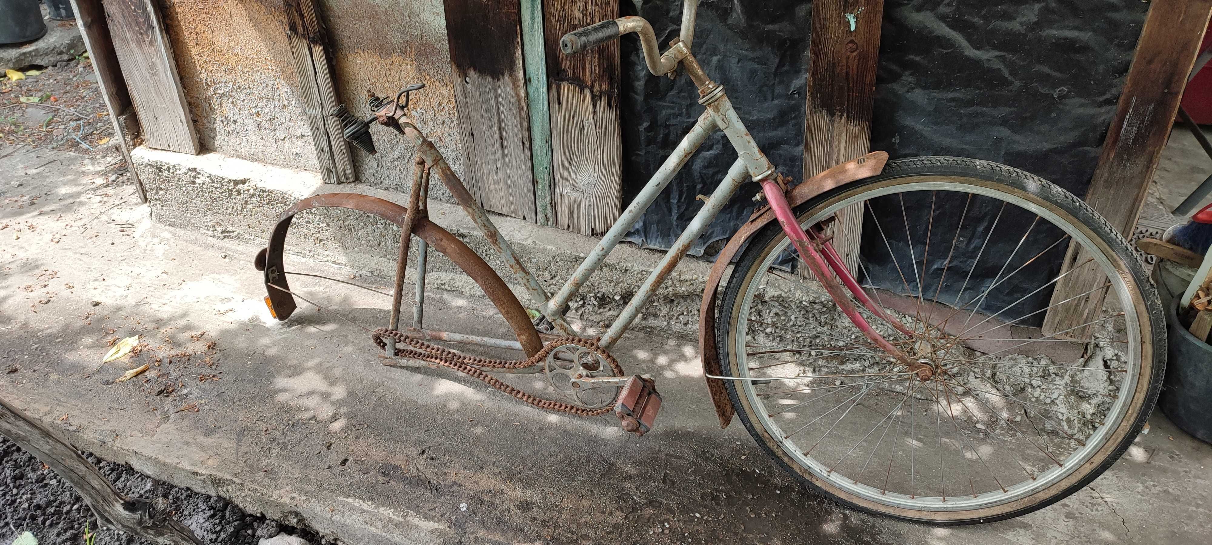 Rest dintr-o veche bicicleta romaneasca