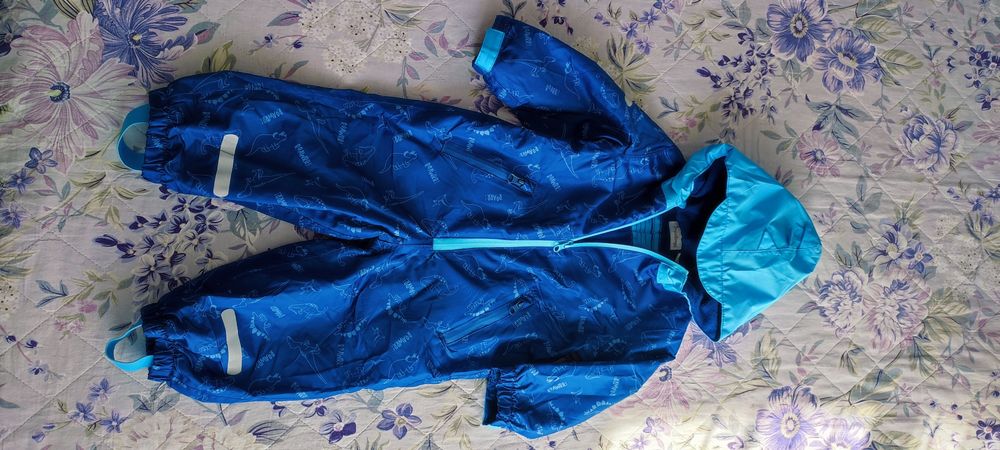 Лёгкий, осенний, не продуваемый комбинезон на флисе р-р 74-80. Новый!