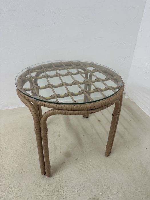 Кръгла градинска масичка от ратан и подсилено стъкло Outsunny