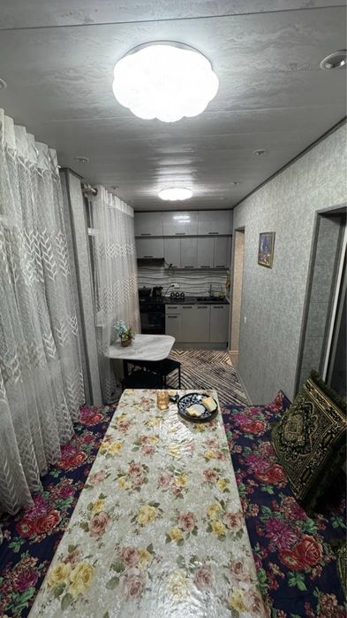 Продается квартира Чиланзар 8 кв 3в4/4/4 кирпич балкон 2/6