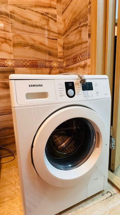 Продам стиральную машину Самсунг Samsung 6 кг, не греет а так работает