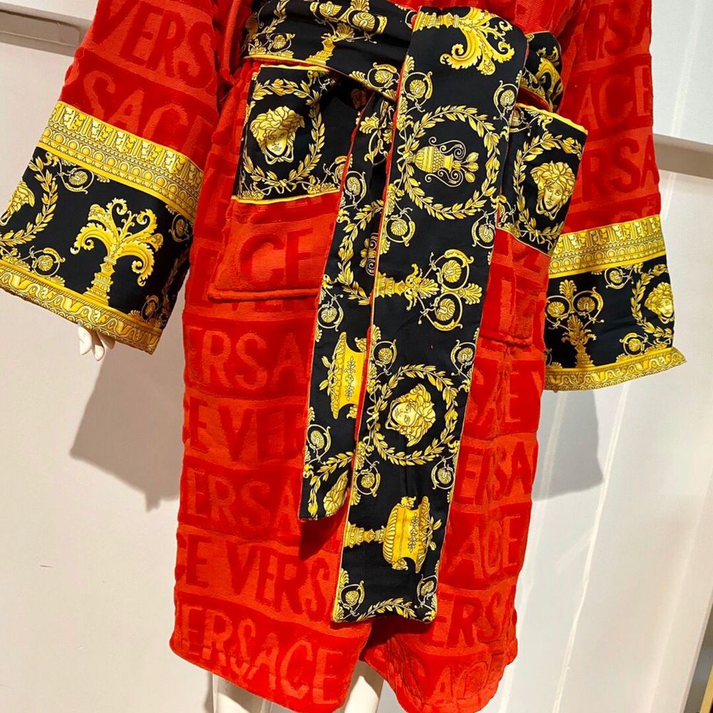Луксозен червен халат Версаче / Versace