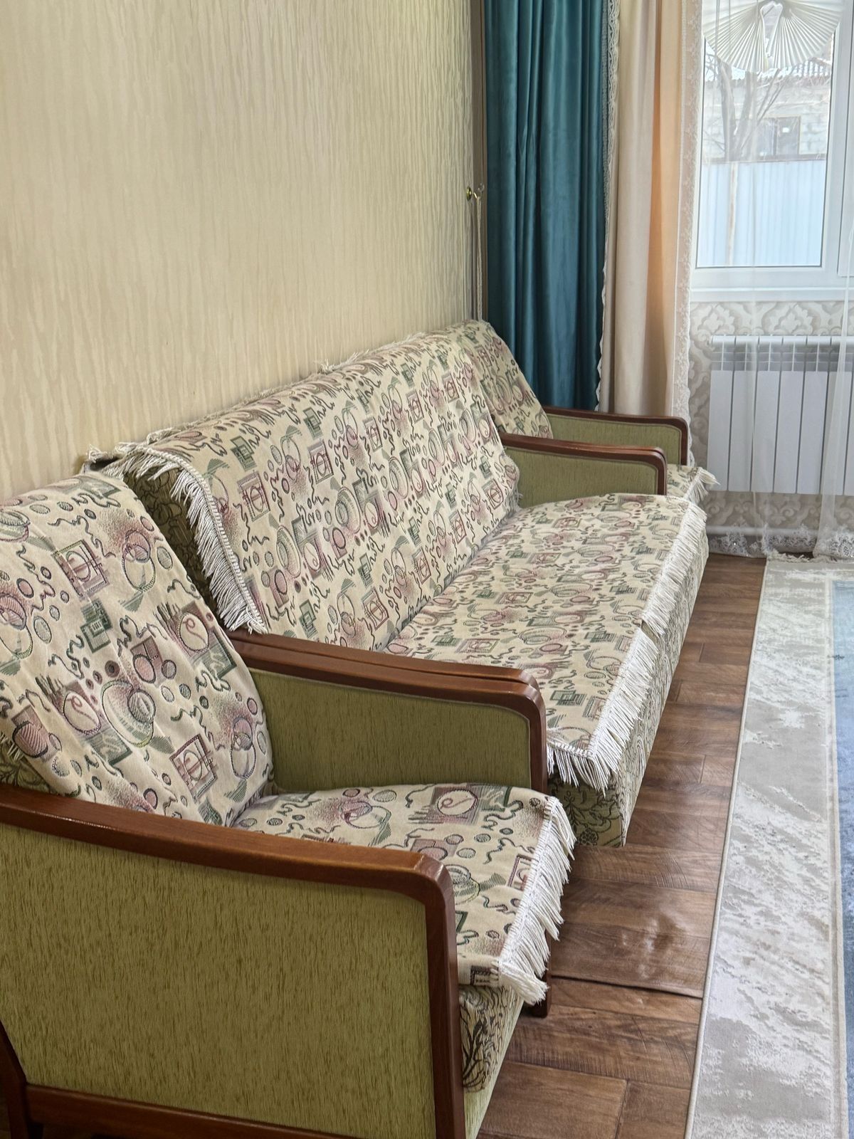 Продаю диван с креслом
