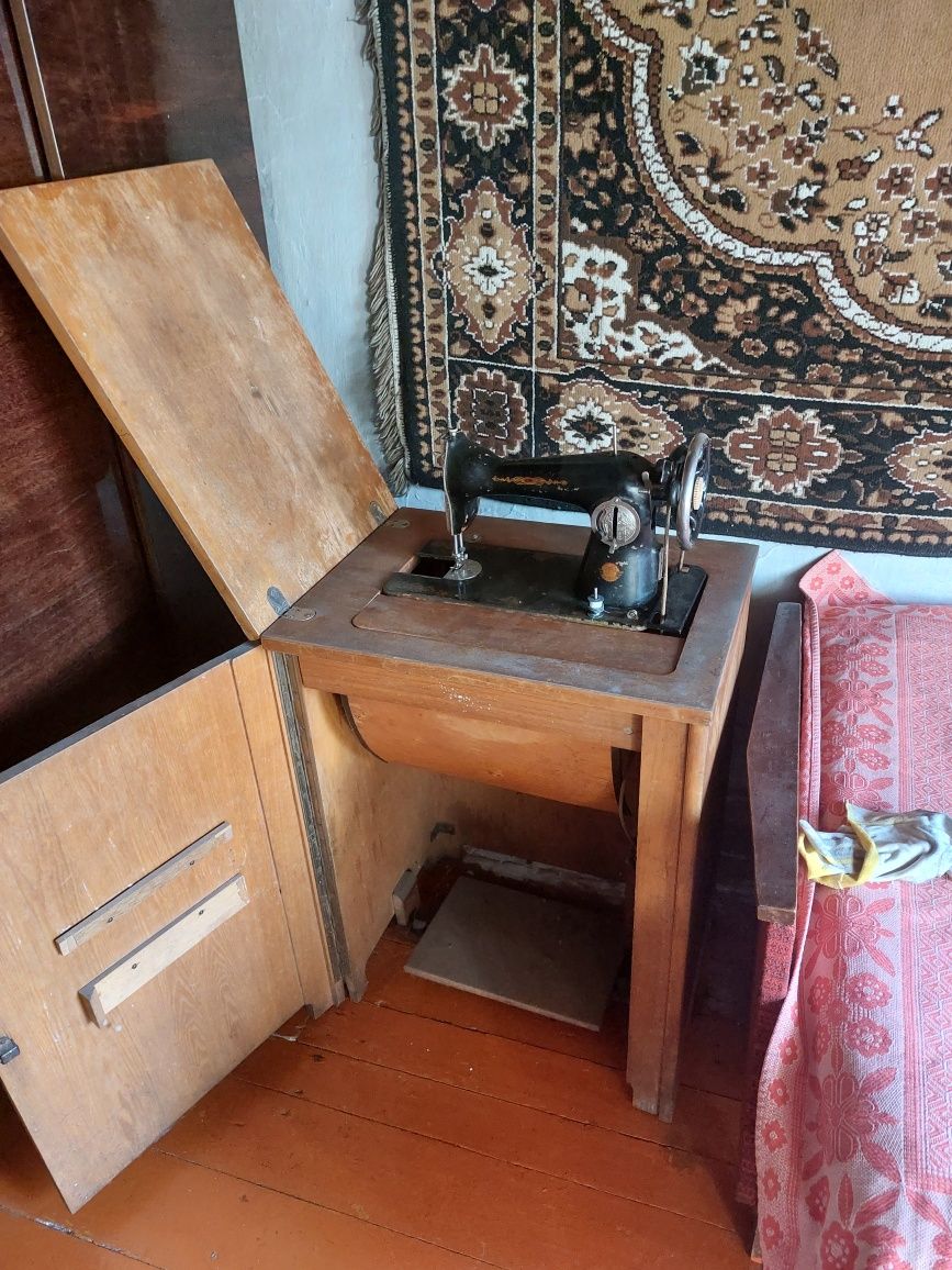 Продам  швейную машинку