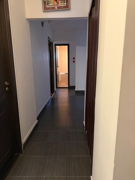 Vând apartament 3 camere zona Soarelui.