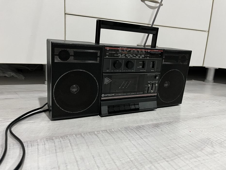 Radio casetofon Hitachi TRK 612 E