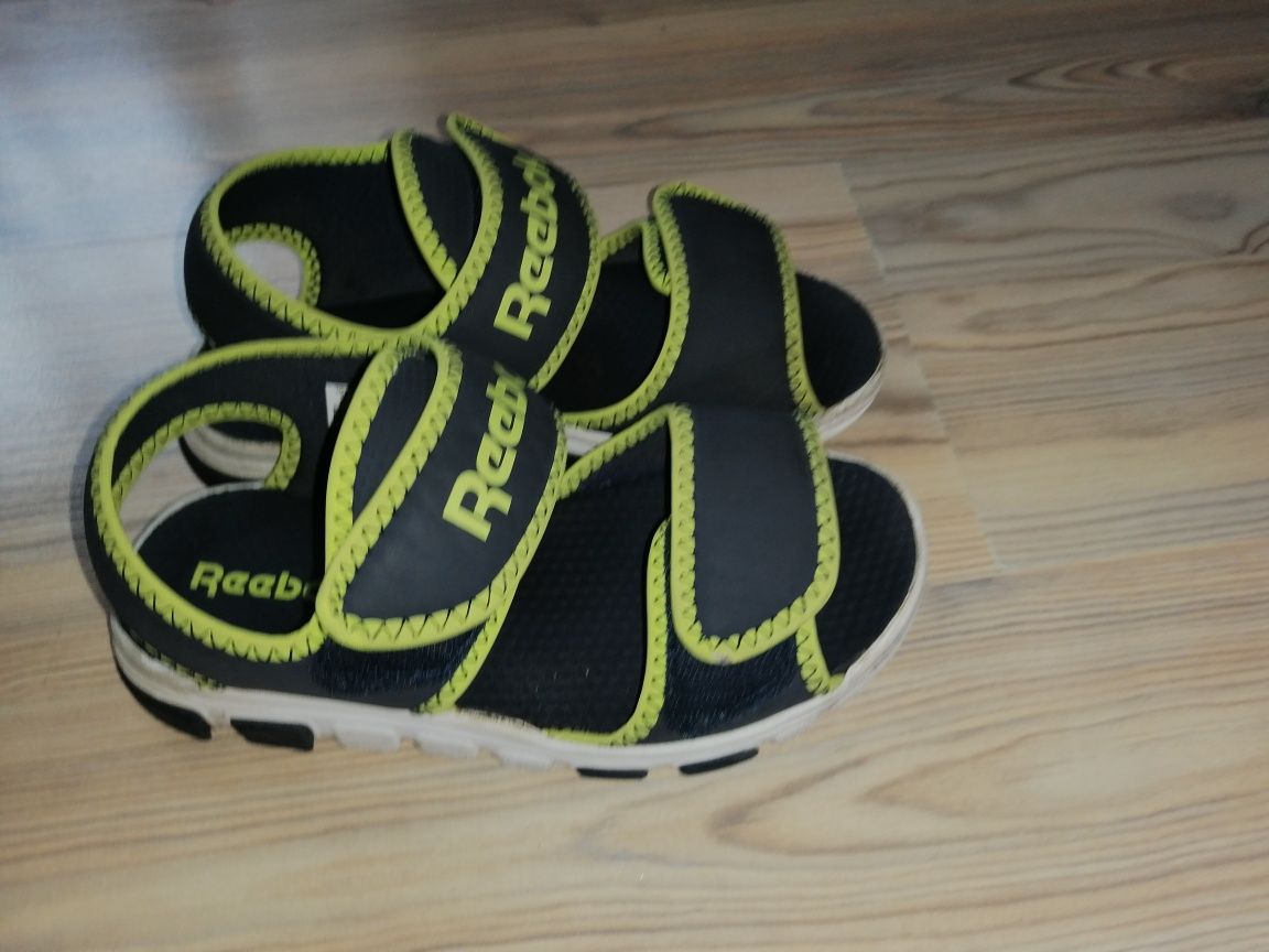 Сандали Reebok и нови маратонки Rezerved