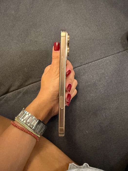 Iphone 16 Pro Max Gold