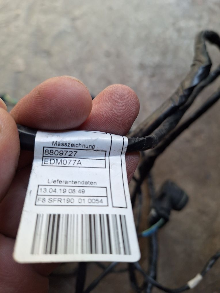 Vând set 6 senzori parcare cu displey cu mufe complecte  pt BMW X4