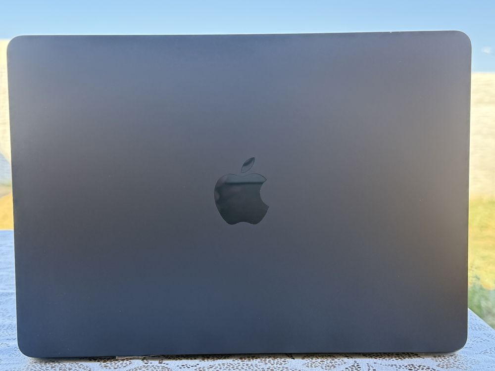 Macbook air 2022 Pret 3000 lei